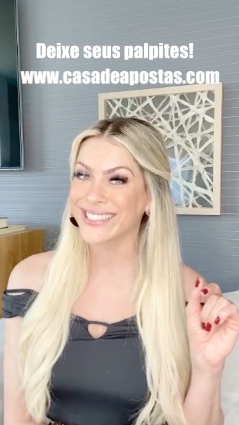 レナータ・ファンのインスタグラム：「Hoje tem #Brasileirão e eu vou deixar meus palpites na @casadeapostas_br! Será que vou me dar bem? 🤭 E você? Quais são seus palpites para os jogos deste sábado? Vem comigo, vem pra #CasaDeApostas do brasil e do brasileiro. www.casadeapostas.com」