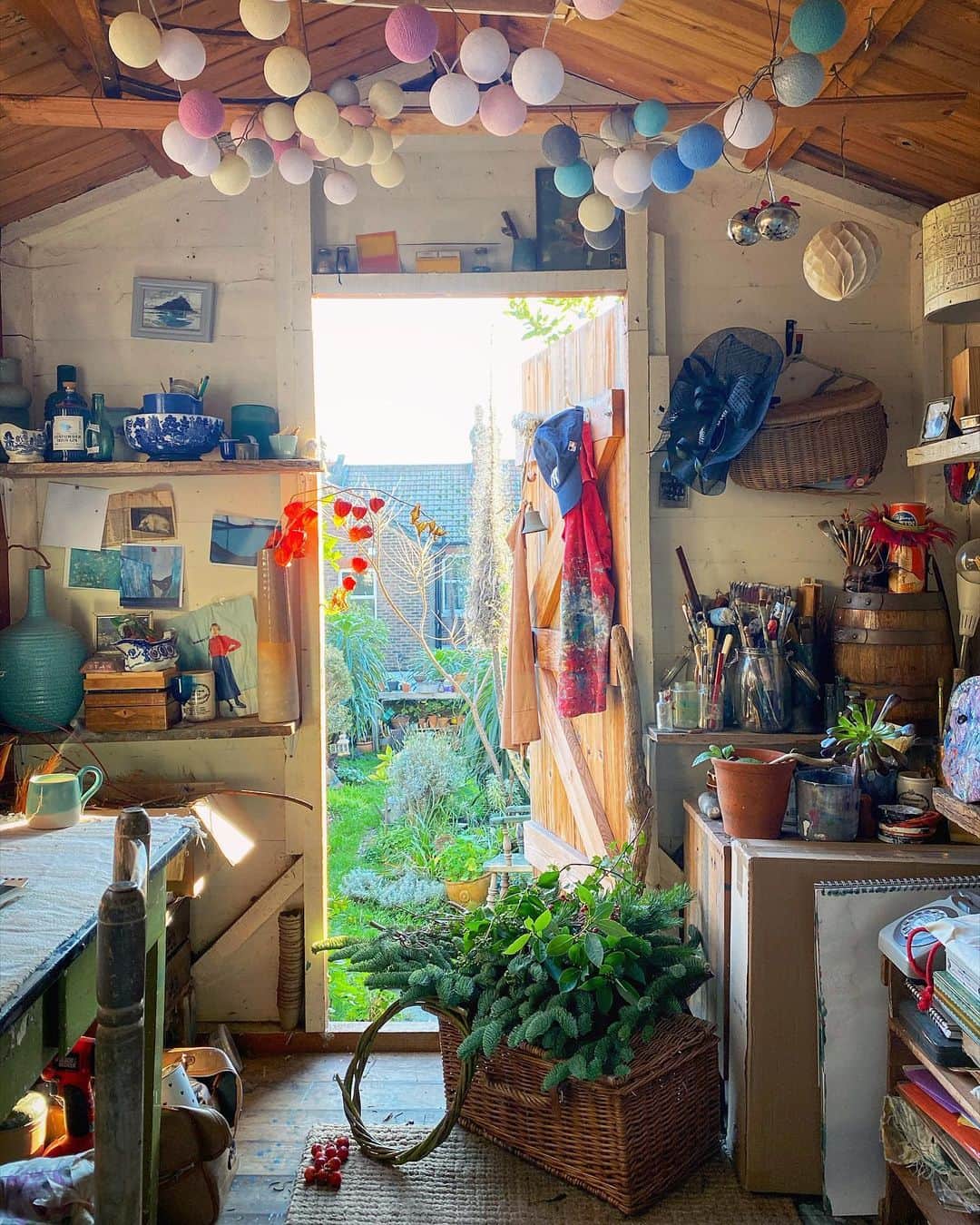 Tea and sittingのインスタグラム：「🌿...it’s been a while since I’ve been able to sit quietly in the #5ftinfshed with a hot cup of tea; I love this ‘indoor/outdoor’ space...I’ve also been gathering some extra bits and pieces for the Live I’m doing at 6pm GMT with my @katelangdaleflorist  fresh wreath making kit! 🌲🍷」