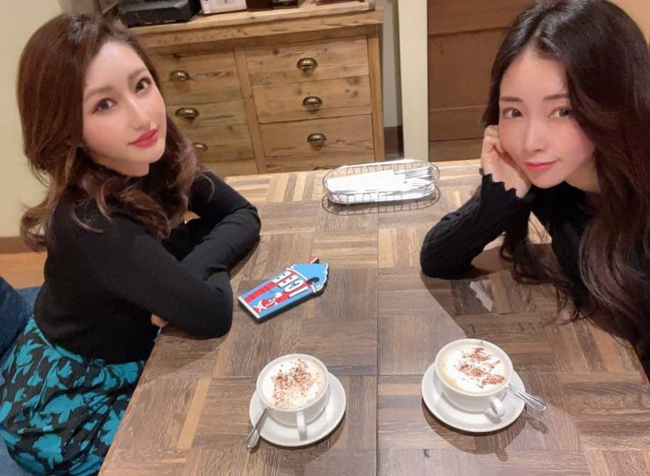 ロゼ・ガーデンフェアリーのインスタグラム：「くみちゃんとあそんだ🧸💗 カルーアホットおいしい  #cafe #cafestagram  #카페　#카페스타그램　#커피」