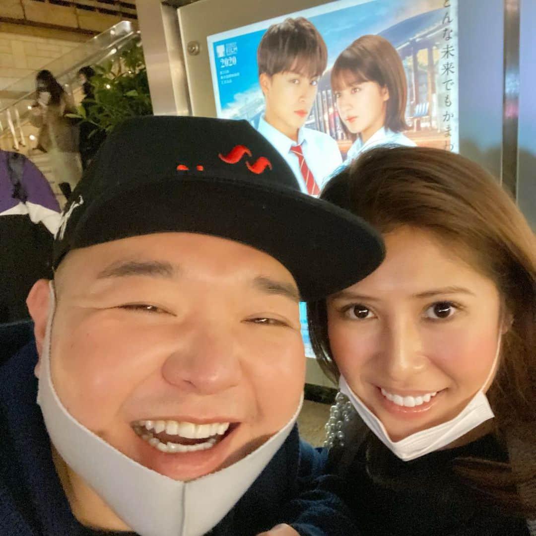 内山信二のインスタグラム：「今日は久しぶりに映画を琴ちゃんと観に行ってきたよ‼️  平祐奈ちゃん主演の10万分の1  いや〜泣いた泣いた💦  改めて家族や友人の大切さを  再認識させてくれました。  皆さん是非観てください😊  #10万分の1  #10万分の1泣いた  #平祐奈 #内山信二」