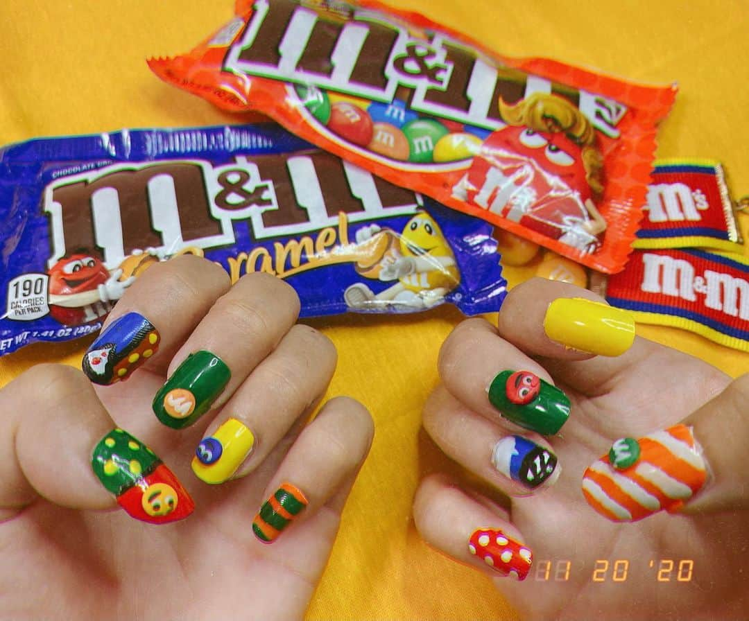 外薗葉月さんのインスタグラム写真 - (外薗葉月Instagram)「今日のセルフネイル💅  #nail #セルフネイル　#m&m」11月28日 23時51分 - hazuki_hokazono