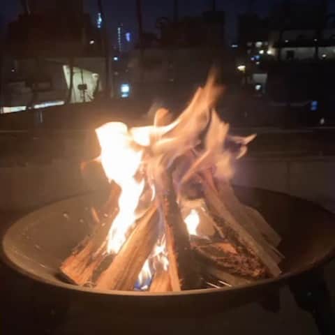 ソ・ヨンヒのインスタグラム：「🏕 마음은캠핑중#불멍 현실은#코로나#애둘맘#집콕 #연기대박#소방차만날뻔 #노하우좀알려주세요^^」