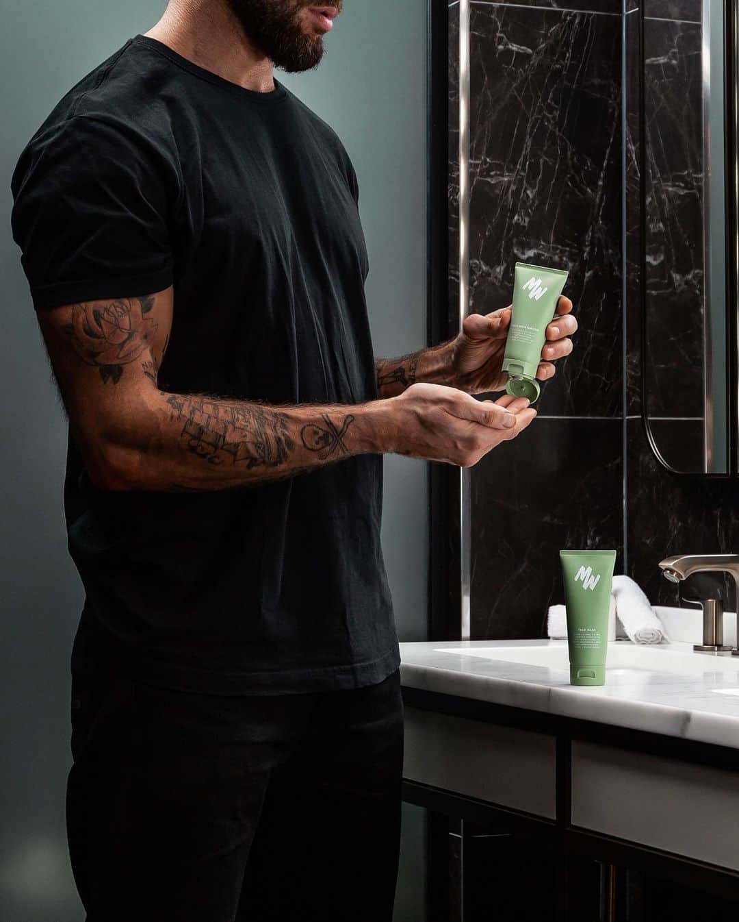 Men Withのインスタグラム：「FREE SHIPPING ON ALL BUNDLES! 🎉  To celebrate the successful launch of @menwithskincare yesterday we now have free shipping on our bundles 💚 Tap to shop!」