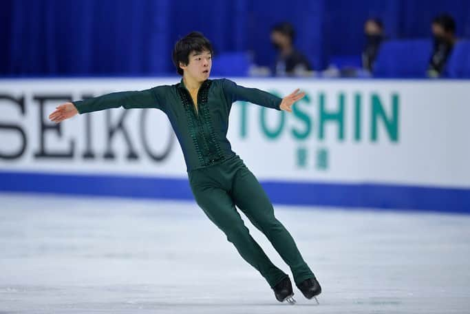 ISUグランプリシリーズさんのインスタグラム写真 - (ISUグランプリシリーズInstagram)「Yuma Kagiyama was king of the ice in Osaka, as a dazzling debut display saw him storm to gold in the ISU Grand Prix NHK Trophy 👏  🥇 Yuma Kagiyama 🇯🇵 🥈 Kazuki Tomono 🇯🇵 🥉 Lucas Tsuyoshi Honda 🇯🇵  Full round up 👉🔗 isu.org  #FigureSkating #GPFigure」11月28日 23時56分 - isufigureskating_x