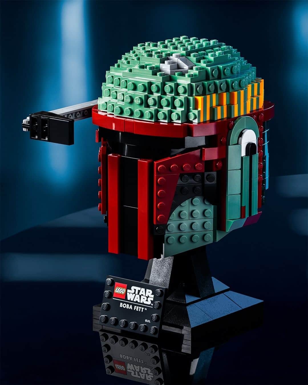 LEGOさんのインスタグラム写真 - (LEGOInstagram)「The helmet stays on… display at all times.  #LEGO #StarWars #Design #TheMandalorian」11月29日 0時00分 - lego