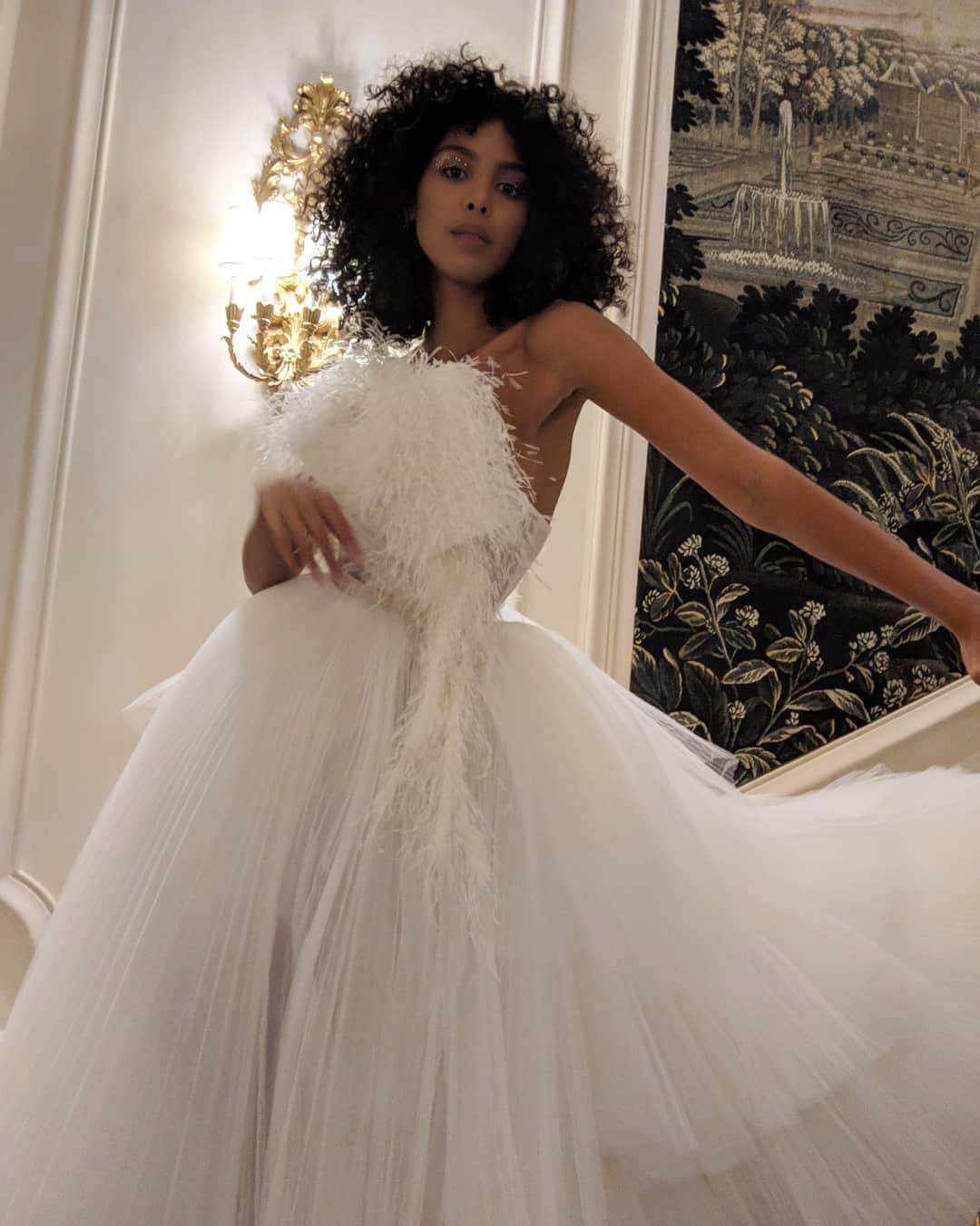 Vogueさんのインスタグラム写真 - (VogueInstagram)「@arlissa is quick to admit that her musical journey, which began at age 15, has been one of self-actualization. “It's just been this wacky journey of being in the industry, working with a bunch of people who didn’t get me and then finding myself through all of that,” she tells Vogue on a Zoom call. “My musical journey mirrors the journey of life; people will take you further and further away from who you are. And then it's your job to try and find out who you are again.”  Her hair journey has a similar theme. Tap the link in our bio to read her story for #TextureDiaries.」11月29日 0時01分 - voguemagazine
