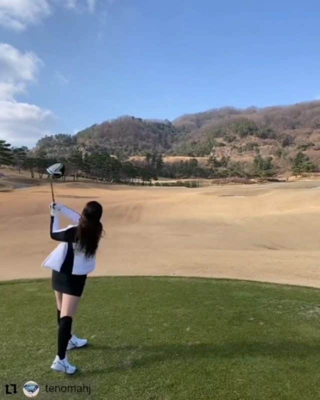 Urban Zakapaのインスタグラム：「⛳ 와!!   Repost @tenomahj • • • • • • 과거를 회상하며   후드려 패기 🏌🏻‍♀️🏌🏻‍♀️🏌🏻‍♀️」