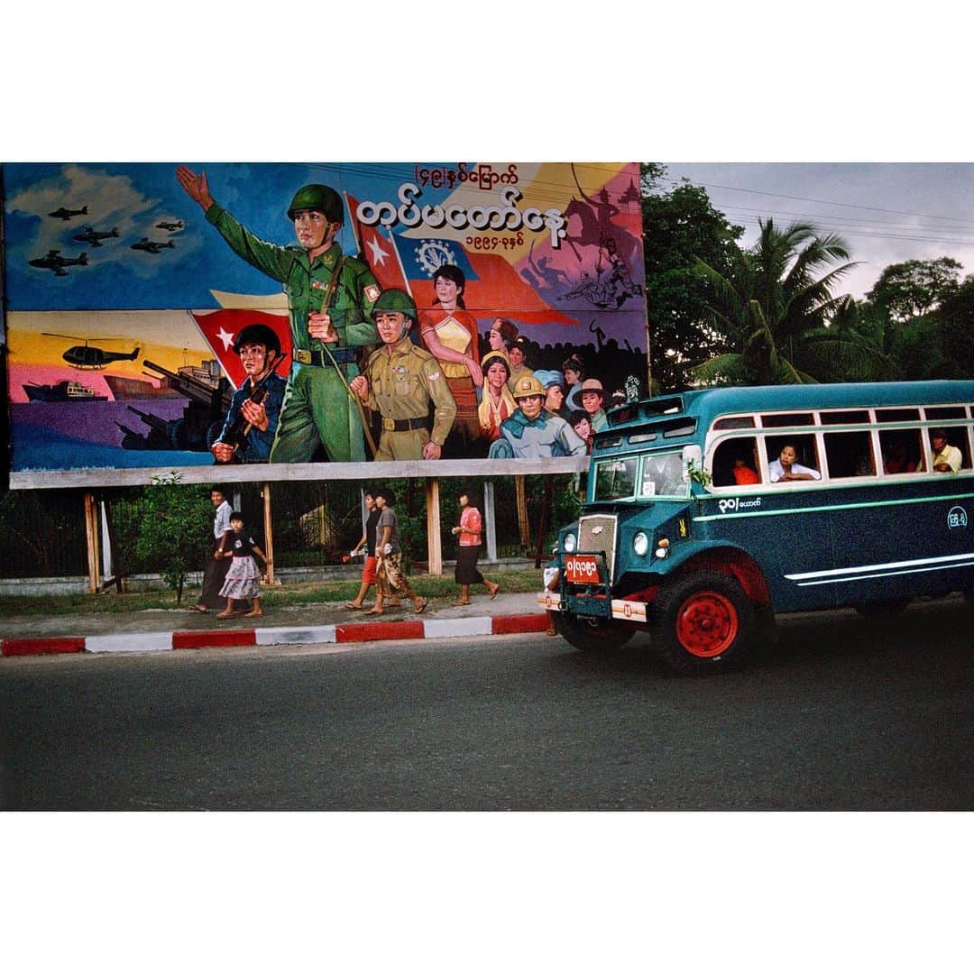 スティーブ・マカリーさんのインスタグラム写真 - (スティーブ・マカリーInstagram)「1st image: Barbershop, Yangon, Myanmar, 1994. 2nd image: Barber in the street 3rd image: People walking past military billboard」11月29日 0時31分 - stevemccurryofficial