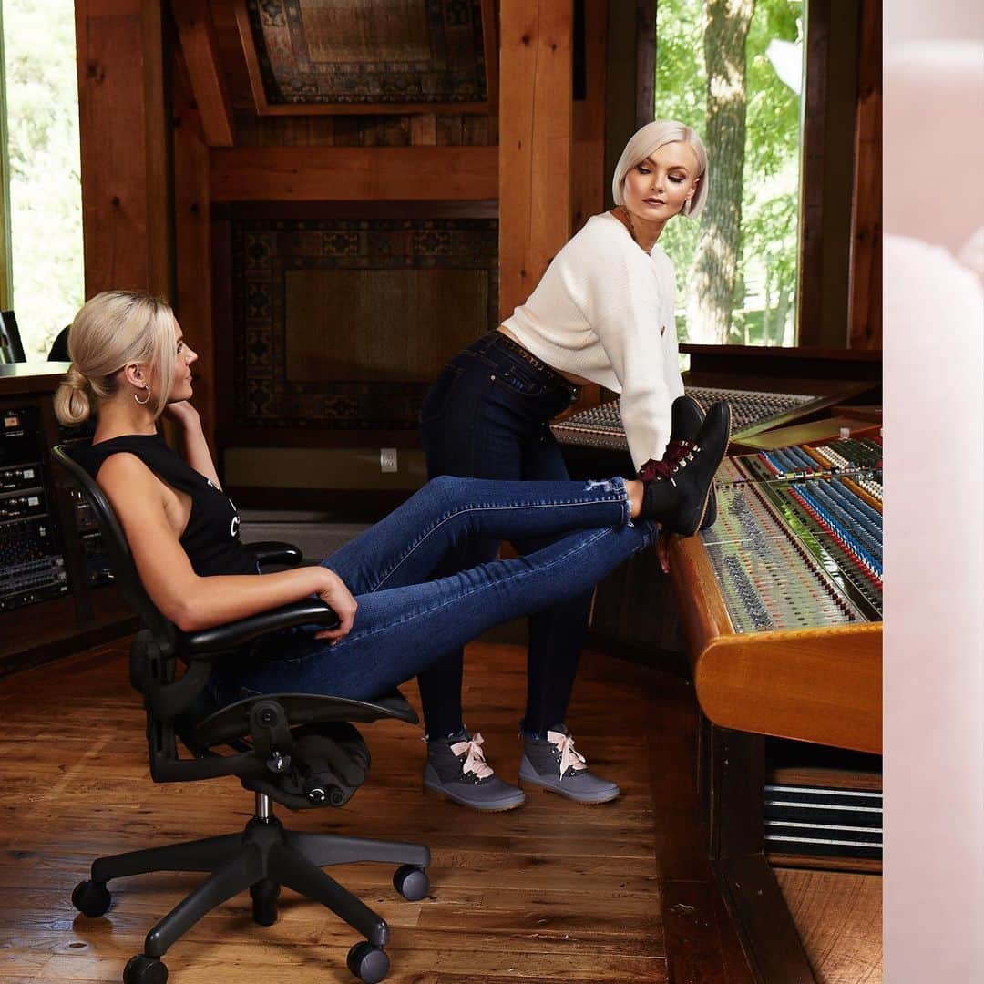 Kedsのインスタグラム：「Getting your hands on these limited edition versions of our best-selling boots is like being the first to find the bonus track on your favorite band’s new album. Claim yours quick—tap to shop.」