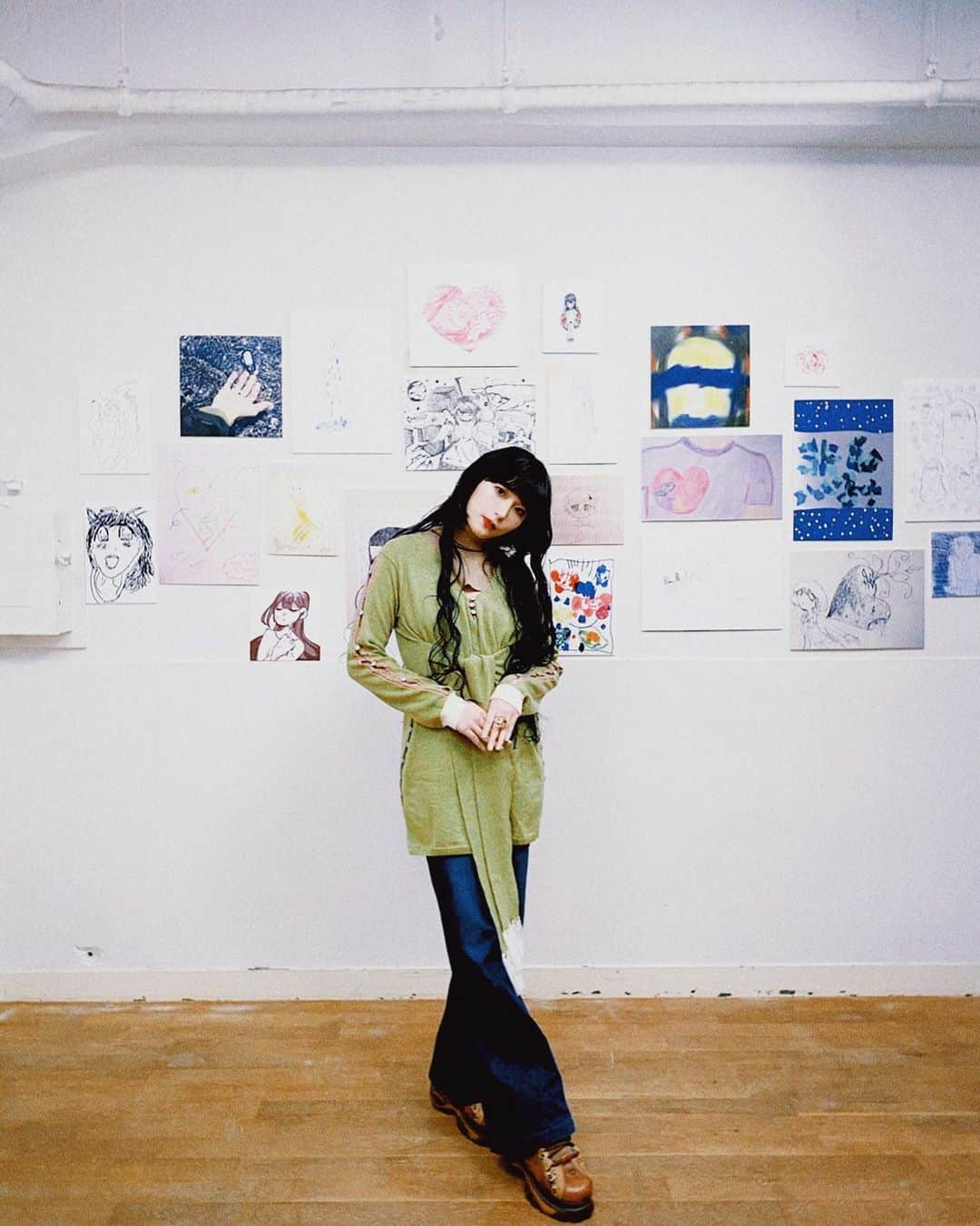 DAOKOのインスタグラム：「NHK Eテレ『すごい宿題』ありがとうございました✨　絵だけでなくダンスや写真、色んな方法で表現してくれました‼︎ こどもたちの作品は、たくさんの気づきをくれるものです👀🌱いつも想像力と共にっ　お洋服は私服の　@bansanbansan 🐢」