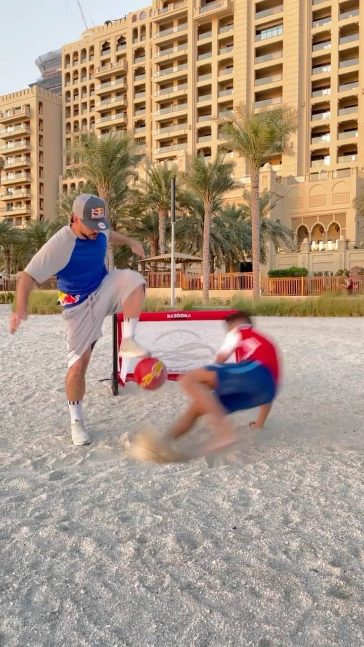 ショーン・ガルニエのインスタグラム：「Some people will say he still sliding 😂😂😂 @mehdi_amri_10    #slide #football #soccer #skills #shootingstars #shoot #tackle」