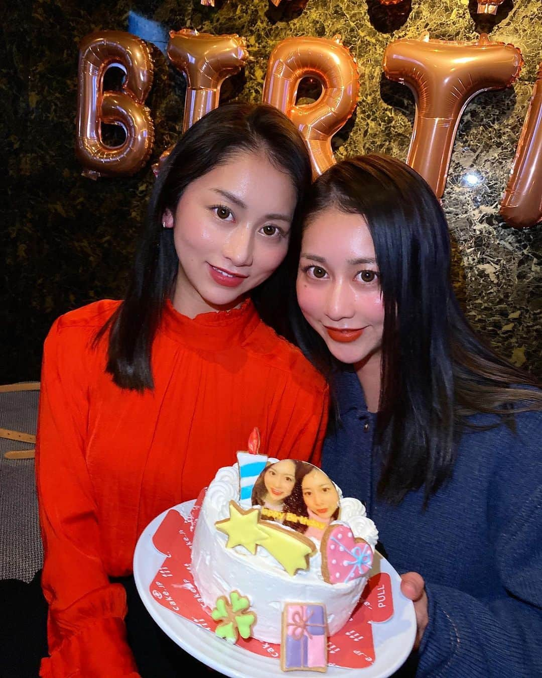 twinsりなりかさんのインスタグラム写真 - (twinsりなりかInstagram)「友達がお誕生日お祝いしてくれました🥰 本当にありがとう！1年あっという間だから大切に過ごそう🥰  #birthdaytome #誕生日サプライズ #ありがとう❤️ #りなりか #双子」11月29日 0時35分 - rinarika__