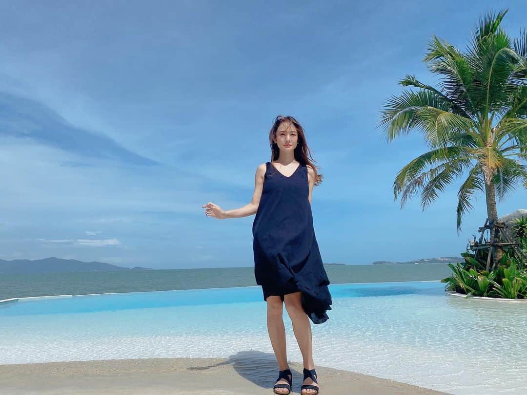 本田麻里絵さんのインスタグラム写真 - (本田麻里絵Instagram)「は、晴れたー☀️❤️  南国最高( *´艸｀)  ランチで行ったところがめちゃおしゃれでした✨ そしてトムカーガイが想像を遥かに超えて美味しかった‼️💓  #kohsamui #samuiisland #karmaresorts #boputbeach #サムイ島 #赤ちゃん連れ旅行 #バンコク子育て#バンコク生活 #バンコク在住 #バンコクライフ #バンコク暮らし #タイライフ」11月29日 0時39分 - mariennu.bkk