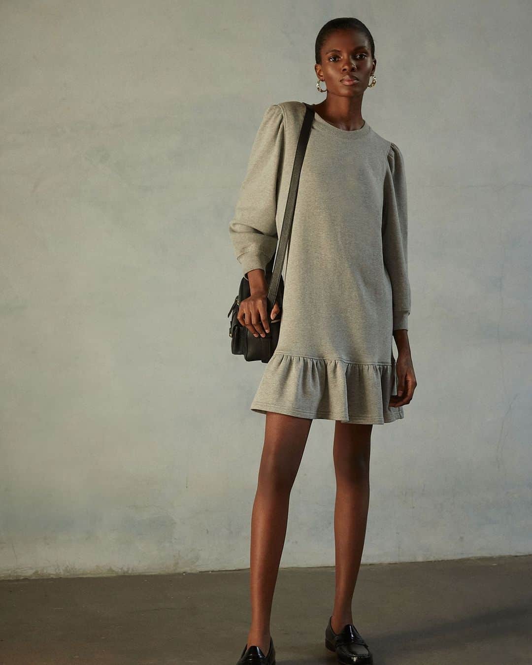 のインスタグラム：「Soft and versatile. The ultimate everyday dress – The Caden Sweatshirt Dress with Ruffle Hem.」