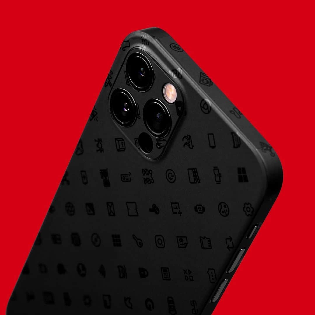 マーケス・ブラウンリーのインスタグラム：「iPhone 12’s sharp angles look even better in matte black」
