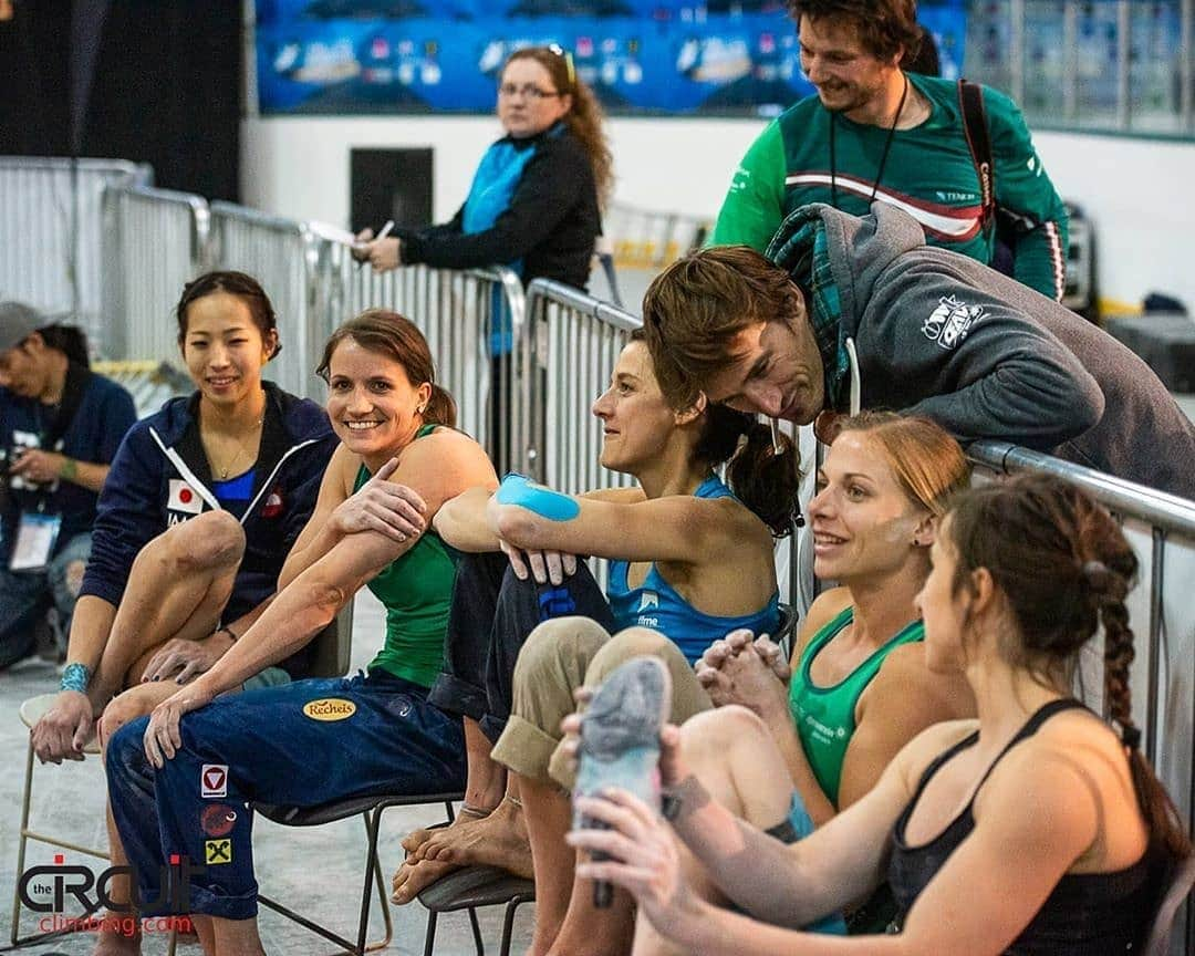 カタリーナ・ザーヴァインさんのインスタグラム写真 - (カタリーナ・ザーヴァインInstagram)「Watching the EYCH reminds me of good times looooong ago 💫  Thanks for capturing this moment @thecircuitclimbing.」11月29日 0時46分 - katha_saurwein