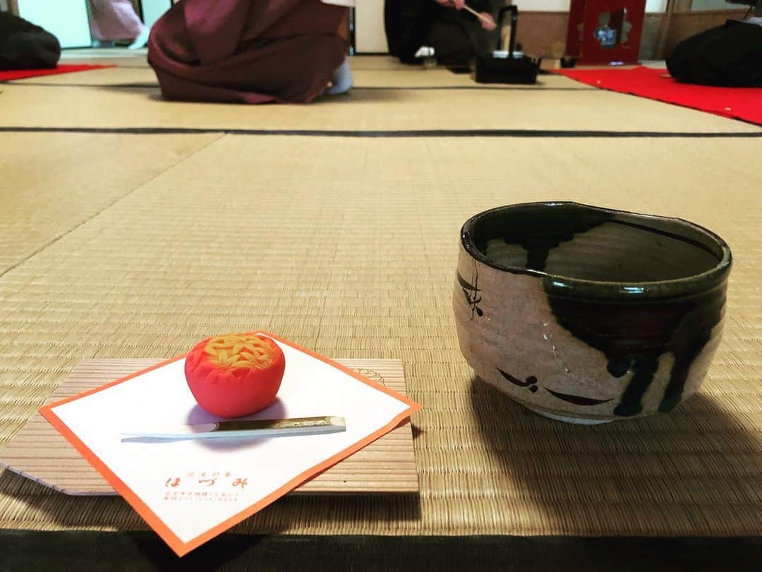 土井コマキさんのインスタグラム写真 - (土井コマキInstagram)「#わくわく万博  例の大阪万博50周年記念ツアーのガイドでした。日本庭園の紅葉にギリギリ間に合って、期間限定の呈茶も♡ つぼみ大革命さんたちは、ユニークだけど的を得た言葉選びで楽しかったです。明日は…さや香のお二人と！当選した方は暖かい服装と強い気持ちでどうぞ。」11月28日 15時58分 - doikomaki