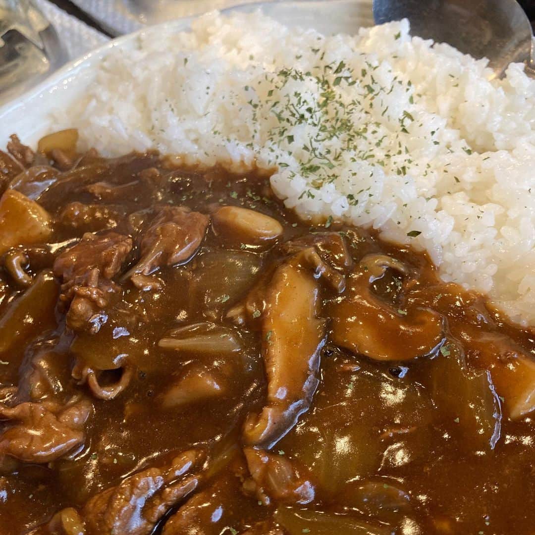 佐藤竜雄のインスタグラム：「お昼を食べていなかったので店長がまかないを。 #今日のランチ #ハヤシライス #高円寺」
