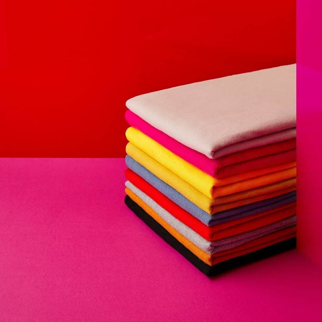 アクセサライズのインスタグラム：「One in each colour, please 🌈 Our super soft scarves are 50% off  PLUS 30% off EVERYTHING ELSE   Tap the link in our bio to shop  #Accessorize」