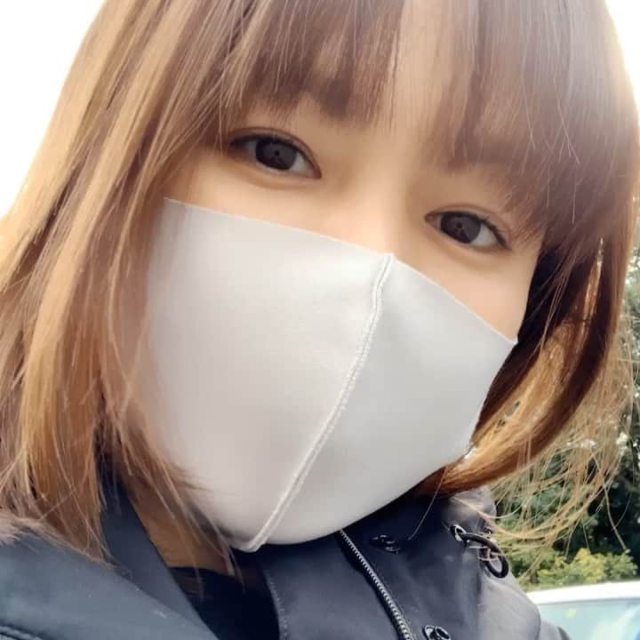 中澤裕子のインスタグラム：「・・  今週末も散歩。 今日は周りに人がいなかったので 声が大きめ😁  しかし寒い。 昨日から冬用のアウター着てます。  ☆お知らせ☆ １１月３０日月曜日  糟屋警察署さんの 「年末年始特別警戒部隊出陣式」の 一日警察署長を務めさせていただきます！  場所 イオンモール福岡さん 時間 １０時３０分〜１１時３０分  お時間ございましたら是非、 見学にお越しください☺️  もうそんな時期なんですね。」