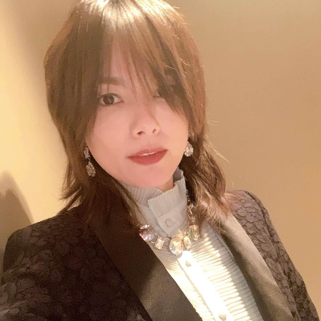 のインスタグラム：「本日の一枚。今日も頑張ろっ😊🎤  #もうすぐ #12月」
