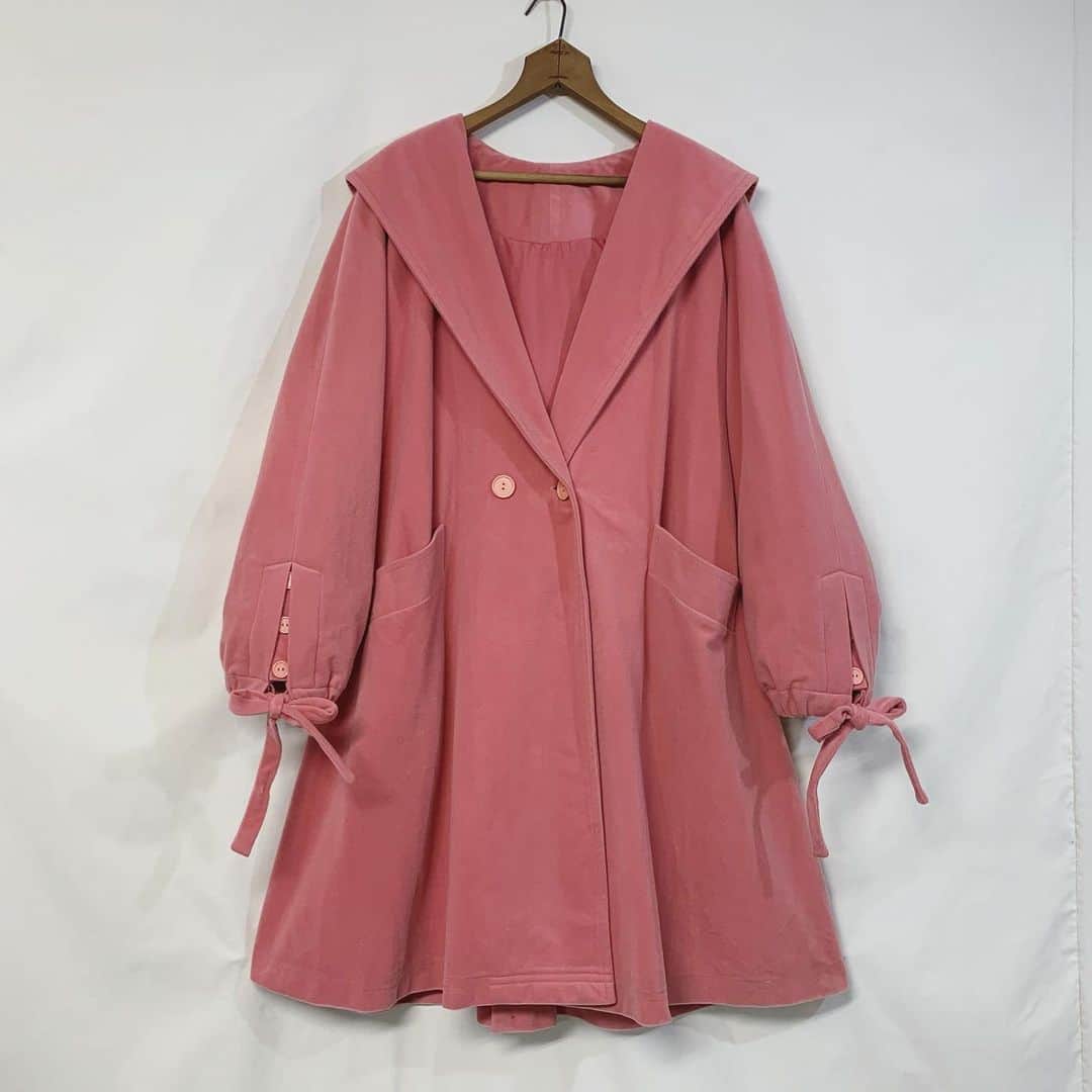 i nouのインスタグラム：「. SOLD.  pink hooded coat #inou_vintageclothing」