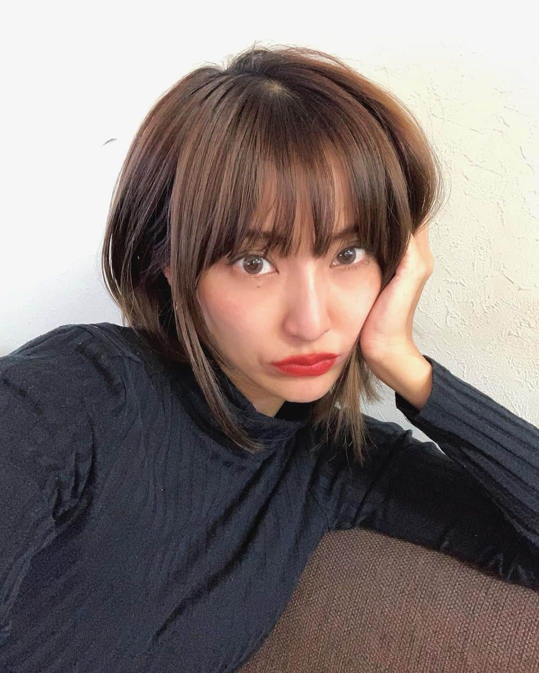 森摩耶さんのインスタグラム写真 - (森摩耶Instagram)「髪をピンクにしました！ 嘘です🤥アプリです。 緑もやってみたい！ダメージが怖くてできない😫 3枚目が加工前です。 どれが好き？😊 #whichone」11月28日 16時41分 - maya_mori