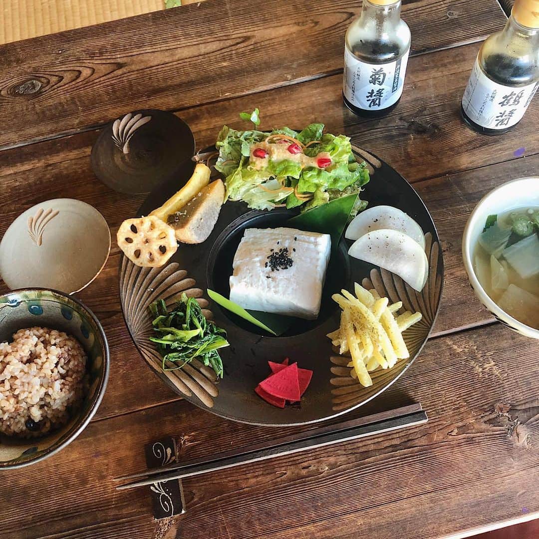 のインスタグラム：「島ランチ最高!全部美味しかった〜🌱 #豆腐ランチ #沖縄ランチ #沖縄カフェ #糸満カフェ #与座カフェ #畑の茶屋結  #予約制ランチ  #instafood #instajapan #こばランチ #l4l」