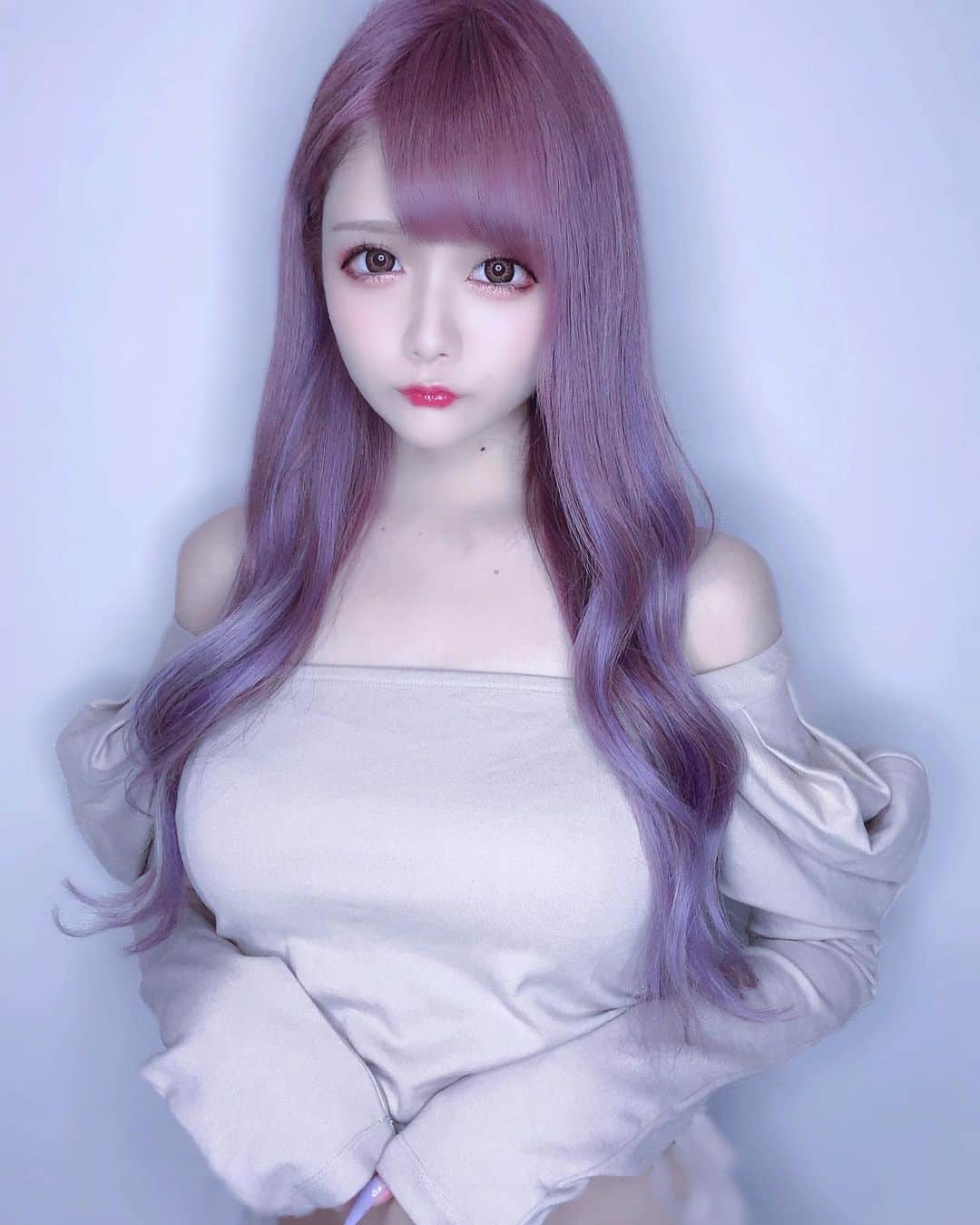 のインスタグラム：「少し前にむらさきにしてもらいました 今回してもらったトリートメントが最高すぎてずっとさらさら続いてます‪₍ᐢ- ̫-ᐢ₎‬うれし〜 エクステごと染めてくれてるから色落ちも地毛と一緒‪₍ᐢ- ̫-ᐢ₎‬うれし〜」