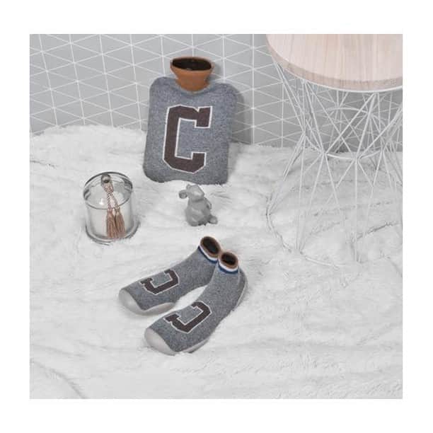 コレジアンさんのインスタグラム写真 - (コレジアンInstagram)「🤗 Cosy hot water bottles matching your slipper-socks! Keep warm and comfy all through the winter! Discover the collection and shop now! . Lots of gift ideas for your family and friends! CHRISTMAS DELIVERY GUARANTEED!!! 🎄🌟 . 🤗 Des bouillottes si cosy assorties à vos chaussons ! Restez au chaud et confortable tout au long de l'hiver ! Découvrez nos collections et faites vos achats sans plus attendre !  . De nombreuses idées cadeaux pour votre famille et vos amis! LIVRAISON AVANT NOËL GARANTIE !!!🎄🌟 . #collegien #collegien_officiel #madeinfrance #slippers #babbucce #hausschuhe #familyslippers #тапочки #christmasgifts #giftideas #giftforher #Теплыеподарки #Ножкивтепле #giftforhim #giftforkids #holidaygift #weihnachten #geschenkideen #рождественские #подарки #hotwaterbottle #christmastree #xmastree #familytime #zapatillas #giftideas #idearegalo #ideasderegalo #christmasgift」11月28日 17時00分 - collegien_officiel