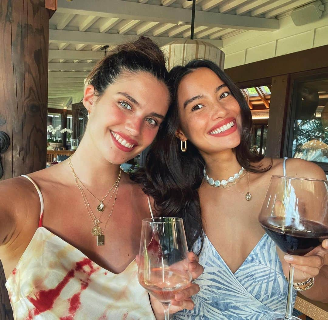 サラ・サンパイオさんのインスタグラム写真 - (サラ・サンパイオInstagram)「My wine companion @kelseymerritt」11月28日 17時17分 - sarasampaio