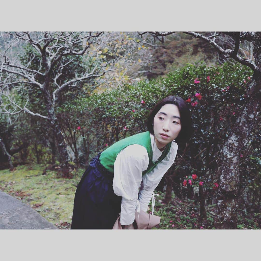 三上千陽さんのインスタグラム写真 - (三上千陽Instagram)「冬のはじまり  #ポートレート #何気ない瞬間を残したい #私の写真もっと広まれ #screen_archive #その瞬間に物語を #indies_gram #人像 #人物写真  #土曜日の小旅行 #広がり同盟 #散歩写真 #good_portraits_world #goodmorning #instagood」11月28日 17時19分 - chiakichi__egg