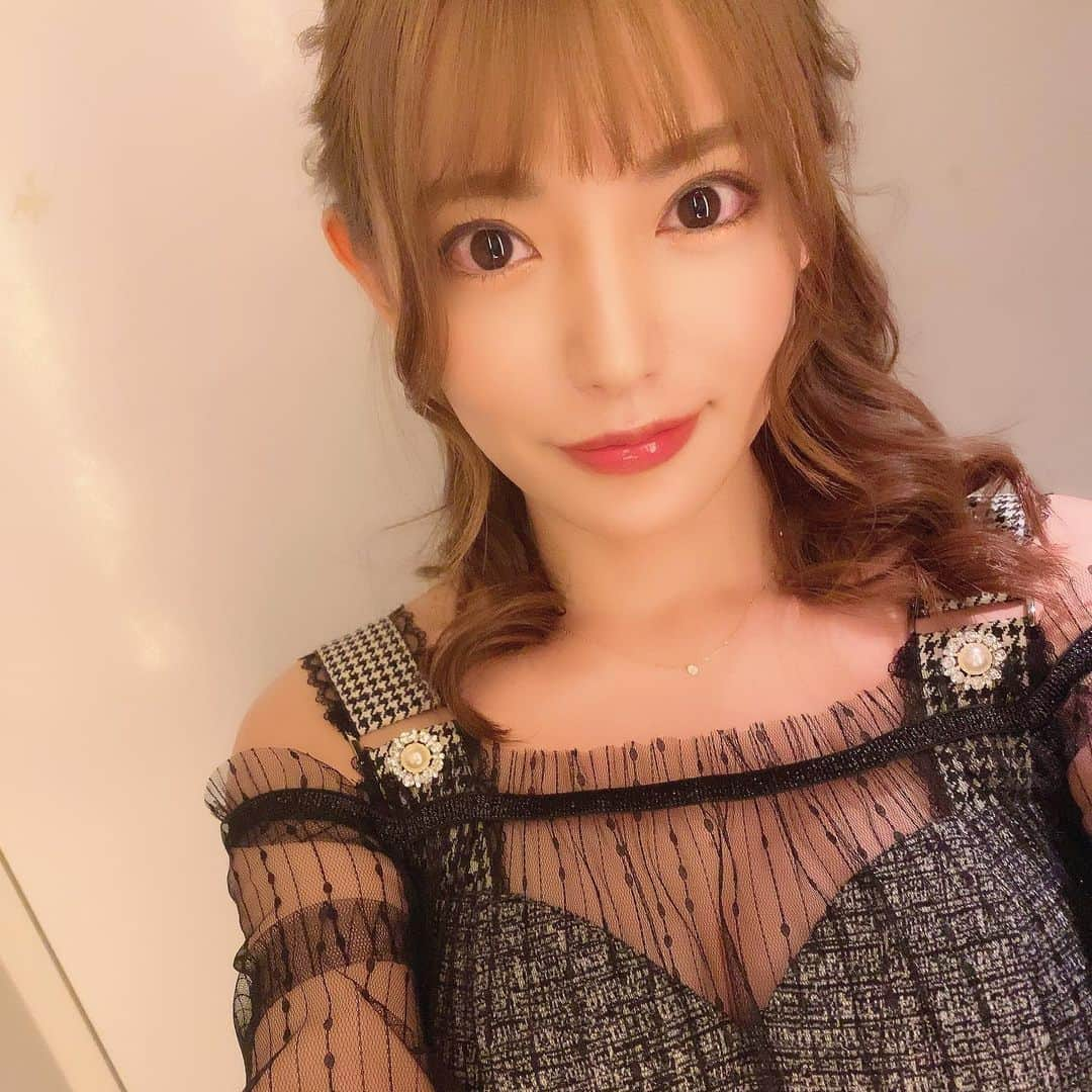 大島みづきのインスタグラム：「若作りワンピースと名付けた👗﻿ ﻿ 24歳くらいの設定です。←嘘だけど﻿ ﻿ ﻿ #goodday #followme #happy  #tokyo #roppongi  #followme #팔로우 #찍스타그램  #행복 #六本木 #キャバクラ #キャバ嬢  #六本木Lalah #lalah #saunner #sauna #サ活 #サウナ活動 #楽しく飲めればなんでもいい #人生一度きり #サウナーと飲みたい #👗 #サウナー飲み募集 #サウナガール #サウナイキタイ #サウナボーイ #サウナ女子 #サウナ好きな人と繋がりたい #サ道  #サウナスパ健康アドバイザー」