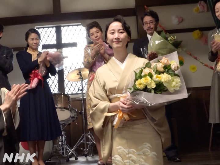 NHK 連続テレビ小説「エール」のインスタグラム：「音の姉、吟を演じた #松井玲奈 さん、夫・智彦役の #奥野瑛太さん、そして二人の養子となったケン役 #松大航也 さん。  苦しい時代を乗り越えて、支え合ってきた関内家です🍜  みんなの憩いの場「喫茶バンブー」を営む梶取夫婦・恵役の #仲里依紗 さんと 保役  #野間口徹 さん。 バンブーでのシーンはいつも明るく、元気づけられました☕✨   藤丸役の #井上希美 さん🎤 素敵な歌声を披露し、戦後の久志を支える姿も印象的でした👏  #朝ドラエール」