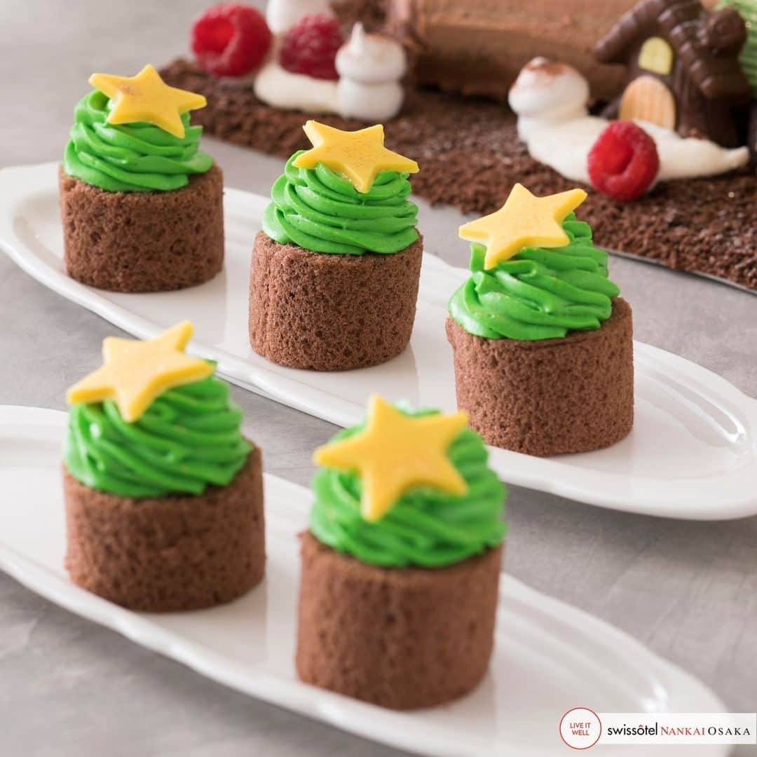スイスホテル南海大阪さんのインスタグラム写真 - (スイスホテル南海大阪Instagram)「クリスマスは、大切な方とともに過ごす時間を大事にしたいものですね。そこに、熟練のシェフのスイーツがあれば、もっと良し！#タボラ36 #スイーツビュッフェ #クリスマス  The sweetest moments of the season are the times we share - but a little sugar boost from our Pastry Chefs doesn't hurt either! #Tavola36Osaka #SweetsBuffet #Christmas」11月28日 17時30分 - swissotelnankaiosaka_official