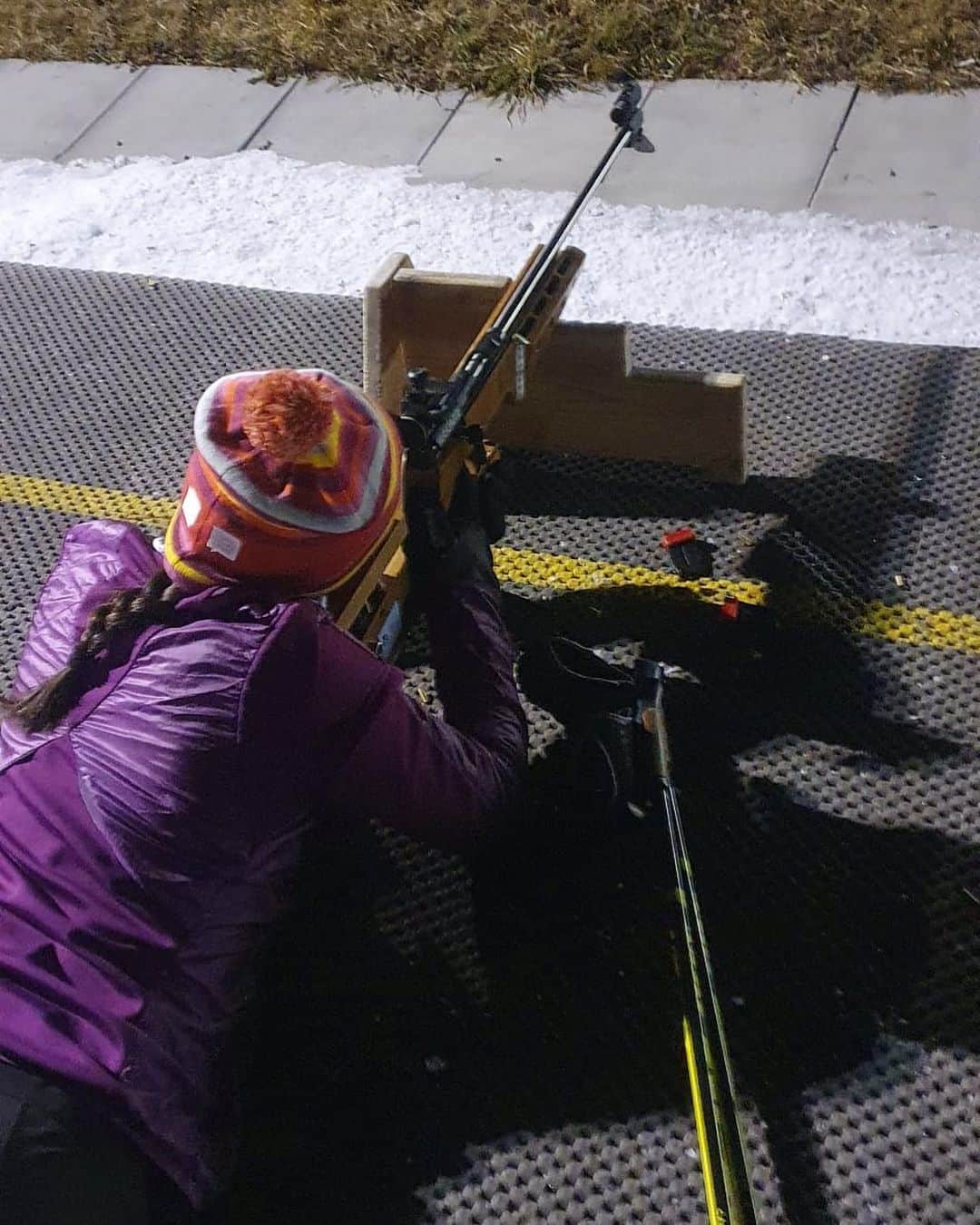 サラ・マイアーのインスタグラム：「Biathlon training 😃 It‘s good you don‘t see if I hit the target 🎯🤣 . Thanks @meierlea01 & @laurinfravi for your help and insights. . And @daniriediker for the 📸  . #biathlon #crosscountry #newsport #lenzerheide #biathlonarena #newsport #newexperience」
