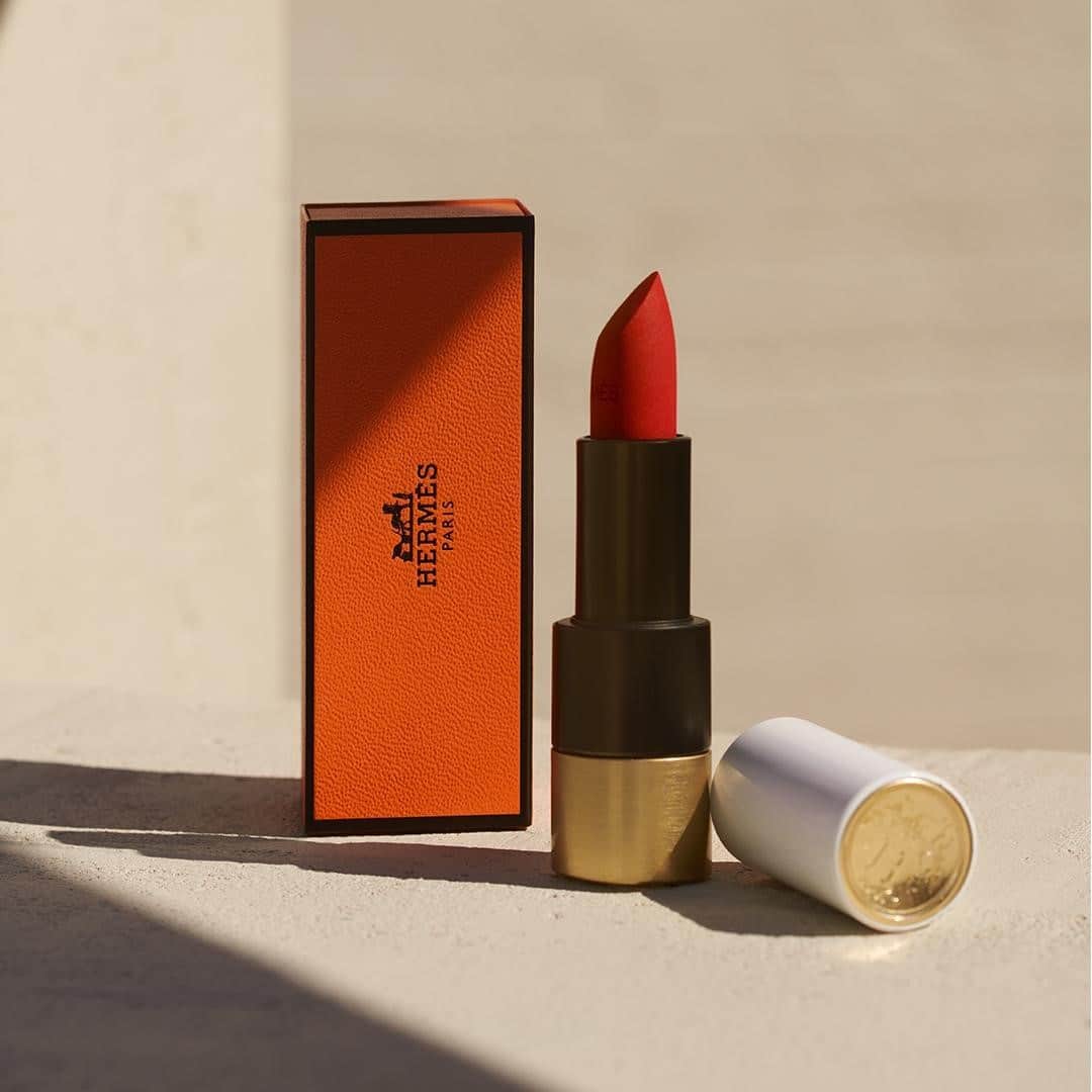 エルメスさんのインスタグラム写真 - (エルメスInstagram)「Made for each other.  #ArtOfBeauty #SimplyGlamorous #RougeCasaqueMatt #Lipstick  #OrangeBox  #Hermes  #HermesBeauty」11月28日 18時00分 - hermes