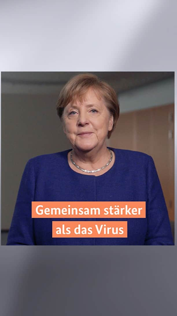 アンゲラ・メルケルのインスタグラム：「Wir können stolz darauf sein, was wir in den vergangenen 10 Monaten erreicht haben. Es lohnt sich, wenn wir uns weiter an die Regeln halten – Kanzlerin Merkel im aktuellen Videopodcast  #kanzlerin #bundeskanzlerin #corona #coronavirus #merkel #coronapandemie #covid_19 #pandemie #advent #weihnachten」