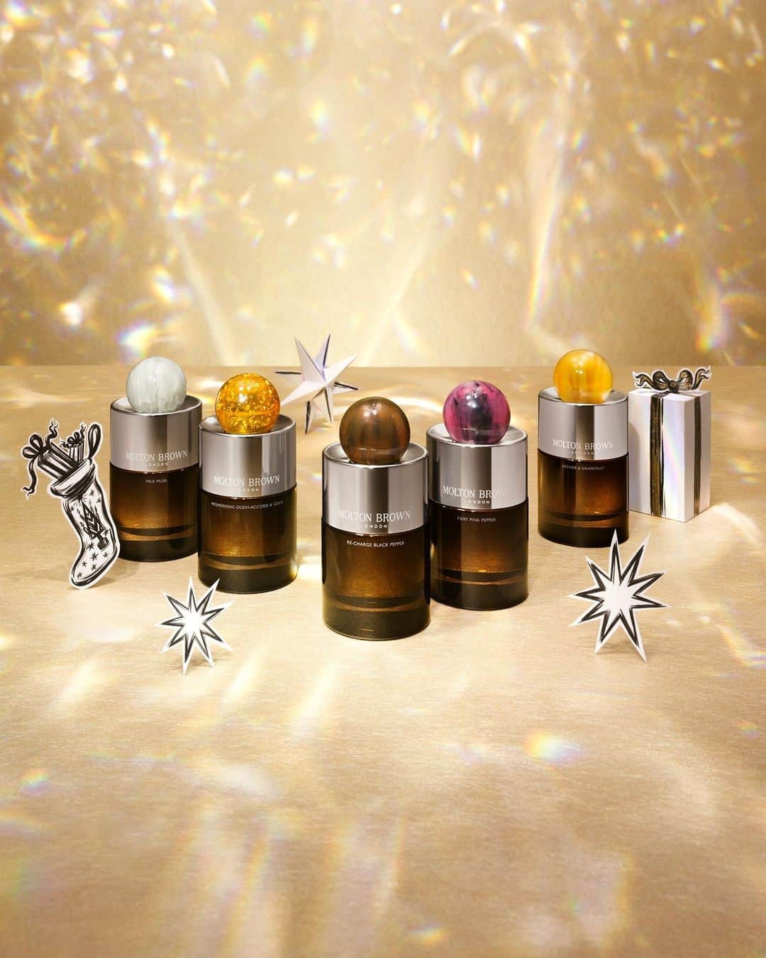 モルトンブラウンのインスタグラム：「Impress loved ones with an Eau de Parfum this Christmas. Distinctively scented and topped with a one-of-a-kind spherical cap. #MakingSpiritsBright」