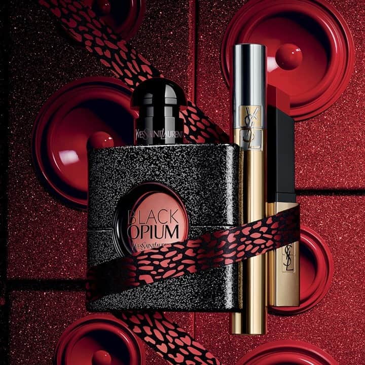 Yves Saint Laurent Beautyさんのインスタグラム写真 - (Yves Saint Laurent BeautyInstagram)「Gift wilder. Customize the classics, with iconic holiday wrapping and engrave your gifts for an extra special touch. This is how you own the night. BLACK OPIUM EAU DE PARFUM MASCARA VOLUME EFFET FAUX CILS ROUGE PUR COUTURE THE SLIM in N21 ROUGE PARADOXE #yslbeauty #blackopium #giftwildly」11月28日 17時58分 - yslbeauty