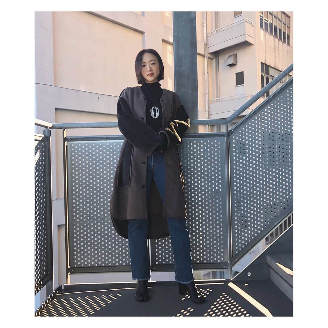 野尻美穂のインスタグラム：「風強いし撮った写真ほぼ髪の毛ボサボサだったのに、これだけまともに撮れてた奇跡🧏🏻‍♀️  #EARIH #bonum_mihonojiri #hermes  #maisonmargiela」