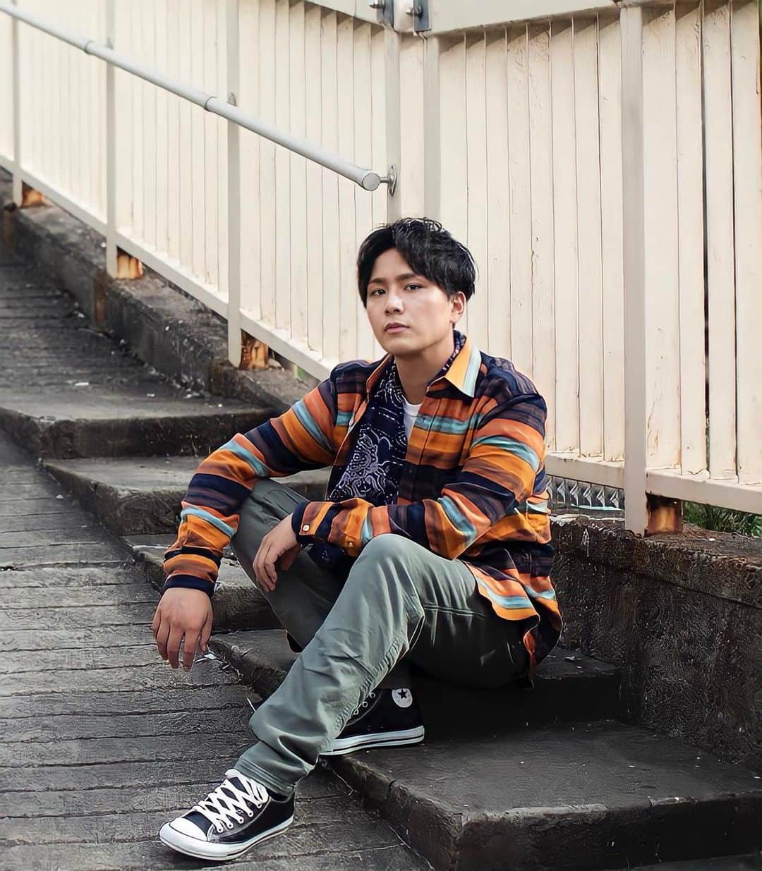 KAZUKI【ANFiNY】のインスタグラム：「遅くなったけど 個人アー写もろた😆🔥  #えらそーやわー笑 #カメラ見とるだけやけど笑 #えらそーやわー笑 #最近のはやり笑 #今日もネットサイン会ありがとう #明日もよろしくちゃん #ANFiNY #KAZUKI #メジャーデビュー」
