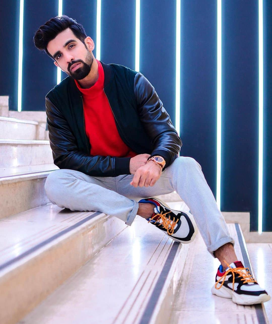 Karron S Dhinggraさんのインスタグラム写真 - (Karron S DhinggraInstagram)「This Winters, put your best foot forward like me with the new collection at @dlfavenue in Saket(Delhi)  Created this warm yet dapper look with @jackjonesindia & @uniqlo  Indeed, DLF Avenue is the one stop destination offering fashionable brands from A to Z, such as Marks and Spencers, UNIQLO, Jack & Jones and many more.   Not only that - this season the customers who will shop for 15k and above will get a chance to win a brand new iPhone 12 in a lucky draw and three lucky winners will get a chance to win looks by UNIQLO.   So, what are you waiting for, go shop now! .  . . 📷 @jasdeepphotography  #TheFormalEdit #WinterWear」11月28日 18時12分 - theformaledit