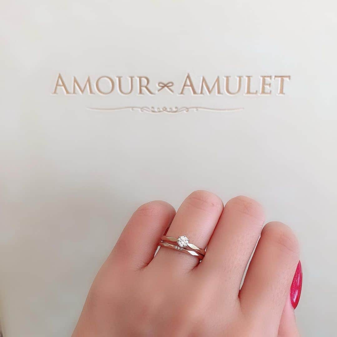 Muqbel ムクベルさんのインスタグラム写真 - (Muqbel ムクベルInstagram)「.  【Amour Amulet】 リング名💎Mille Mercis/ミルメルシー …数えきれない程の「ありがとう」 . 昔から大切に受け継がれてきた恋人たちの約束。 アムールアミュレットとは"愛のおまもり"を意味します。 . Open☞  11:00〜20:00 Close☞  水曜日定休 TEL☎︎ 098-982-7018 *************************************************** #muqbel#bridal#沖縄プロポーズ#沖縄結婚指輪 #沖縄#北谷#ムクベル#ムクベル北谷#ミンサー #沖縄ジュエリーショップ#ミンサーリング#okinawa #プロポーズダイヤモンド#ミンサー織り#ミンサー柄 #ブライダル#ウェディング#サプライズ#プロポーズ #結婚式#指輪#婚約指輪 #結婚指輪#プロポーズリング #美浜#アメリカンビレッジ#ミンサー指輪#AmourAmulet ***************************************************」11月28日 18時19分 - muqbel_bridal