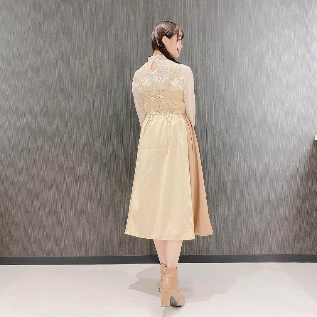 石川花音さんのインスタグラム写真 - (石川花音Instagram)「・﻿ #AKB48 さんの#オンラインお話し会 ﻿ ﻿ 栄のパルコにある#oneway で買ったお洋服にしました♪﻿ ヒートテック着たら後ろ見えてた👀笑﻿ ﻿ 去年ゆっちに誕生日プレゼントでもらったイヤリングつけたよ🌸﻿ 今年のお誕生日はみんな予定空けといてね✌️﻿ ﻿ #ワンウェイ #ワンピースコーデ #ブラウンコーデ #三つ編み #握手会コーデ」11月28日 18時20分 - kyanonty1219