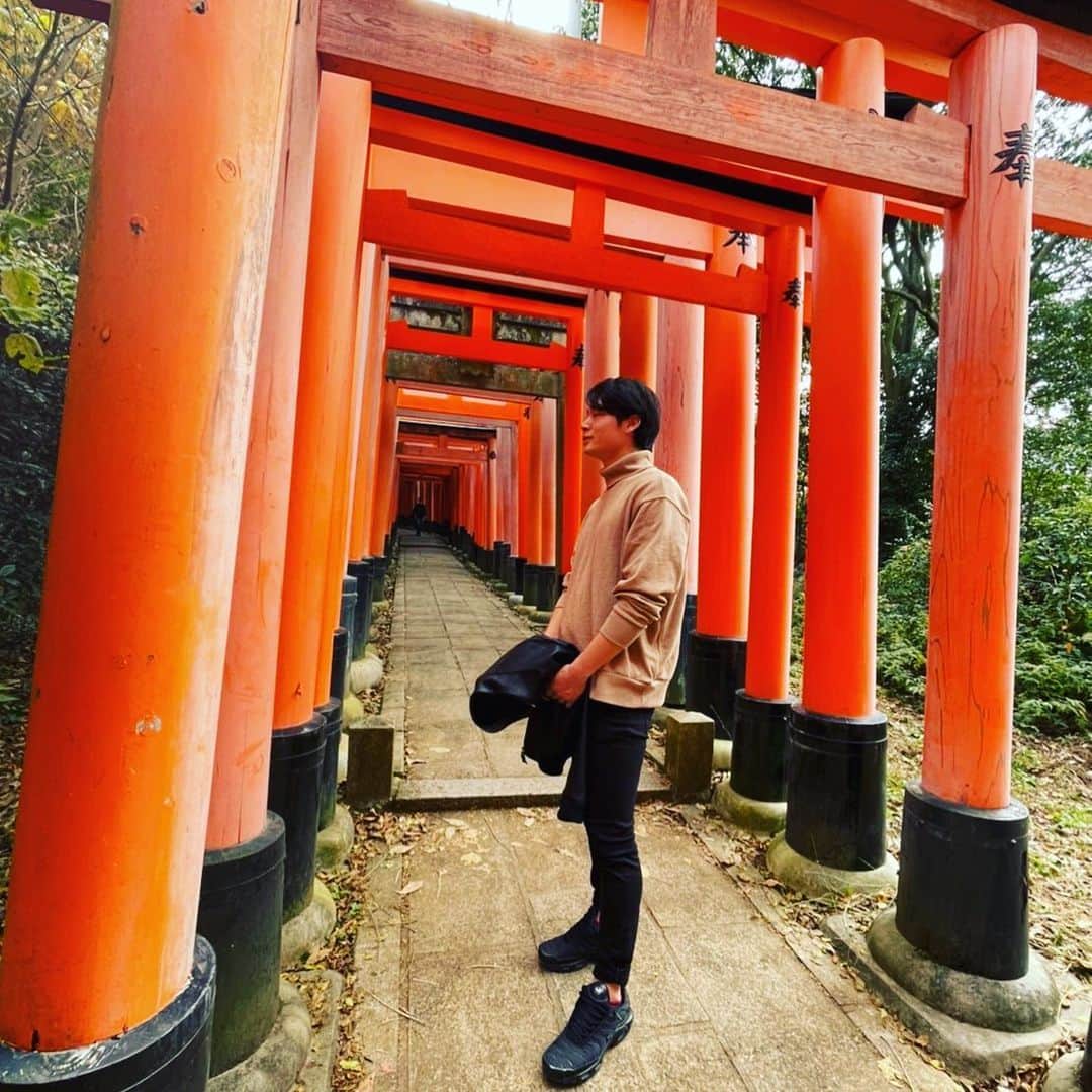 山岸将也のインスタグラム：「京の都に舞い降りた⛩ #京都　 #shrine」