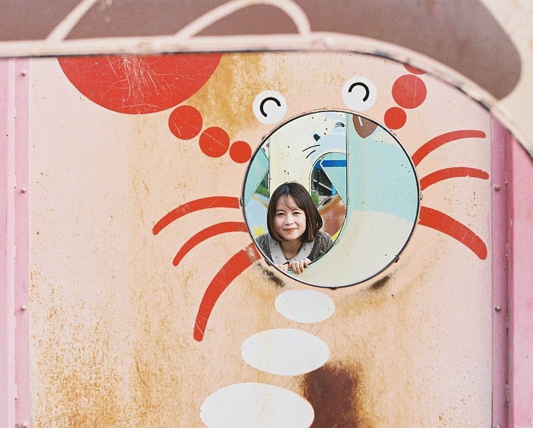Masaさんのインスタグラム写真 - (MasaInstagram)「. . . ▶︎▶︎▶︎ Swipe . 公園と女の子の組み合わせ😊 . コメクロで🚪 . 撮影日 : 2020年11月11日 . #まさ35 #エビプリ #35mm #nikon #nikonf2  #instagramjapan #igersjp #tokyocameraclub #team_jp_  #art_of_japan_ #photogenic_jp #gpw_members_only #good_portraits_world #film_jp #film #フィルム #film_com #filmcamera #filmphotography #portrait #ポートレート #photogram_archive #todays_blue_collection #team_jp_ #滋賀 #shiga #何気ない瞬間を残したい #公園」11月28日 18時37分 - masa_nikonist