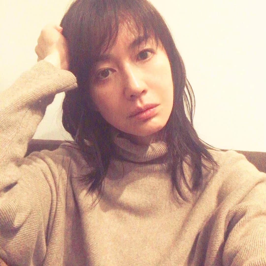 森口瑤子さんのインスタグラム写真 - (森口瑤子Instagram)「. . 眠い。。 . #この時間の眠さは困る #zzzzz」11月28日 18時39分 - yokomoriguchi_official