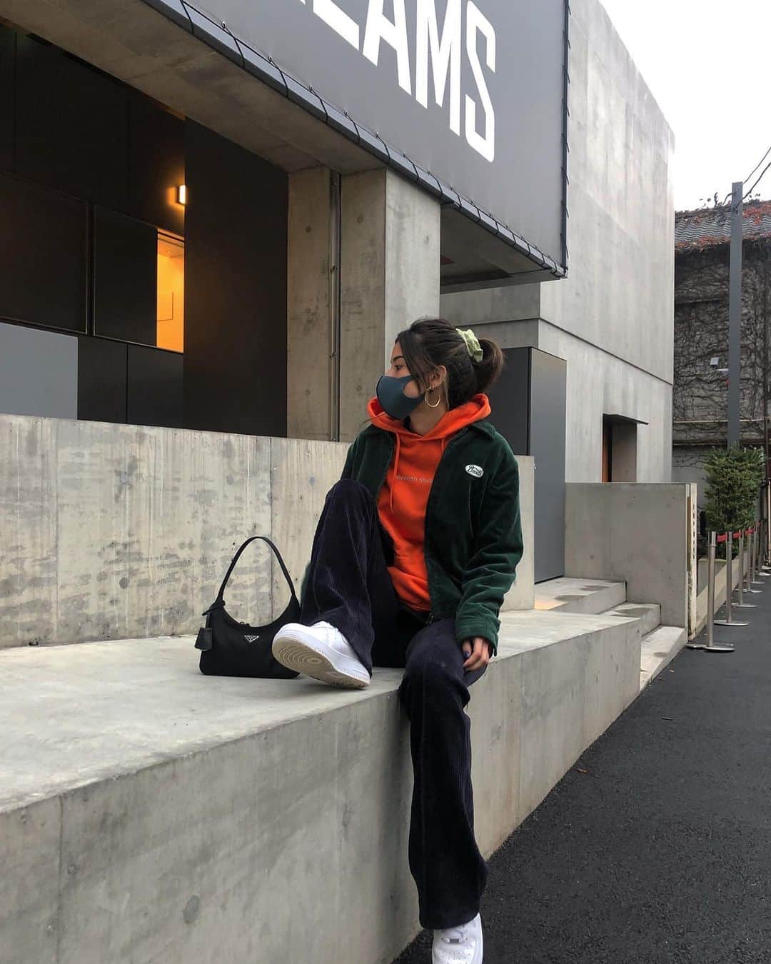 野口ジュリのインスタグラム：「🧡🦠☔️🎠」