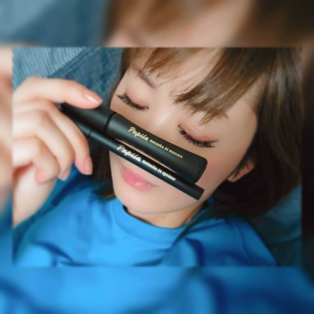 松浦麻里奈のインスタグラム：「辺見えみりさん 初プロデュース✨♥✨  ”マスカラ”＆”アイライナー”  @tokyocosmetics_official　にて😘✨  ポイントは、美容成分たっぷり配合アイライナー🤗 ”メイクしながらケア”できて、マスカラは まつ毛の根元から上品なボリューム感を与え、 美容成分配合で細く短くなったまつ毛もしっかりケアし お湯で落とせる優しい処方！！  まつげへのダメージを抑えて スルッとオフできるの嬉しいし、時短にもなる🌷 色はどちらも、漆黒で0.1mmの極細筆！ ふにゃってならず、コシがあって書きやすい( ˘ ³˘)♥  . .  血行促進して細胞を活性化させ、 「育毛」「養毛」をサポートしてくれます。  辺見えみりさんプロデュースのマスカラ、 Pupila(プピラ) matsuiku 24 mascara (マツイク24マスカラ)は @tokyocosmetics_official こちら  注目度の高いアイテムなので、 ぜひチェックしてみてね😁🌼  . . .  #PUPILA#matsuiku24mascara#pr #matsuiku24eyeliner#コスメさがすなら #tokyocosmetics_official #コスメ好き #マスカラ#アイライナー #マツイク#マツイク24 #matsuiku24　#美容#マスカラ#make#makeup #メイク好き #メイク好きさんと繋がりたい #化粧品#化粧  #cosmetics #Cosme#目元#目元ケア #目元メイ #まつげ#睫毛美容液」